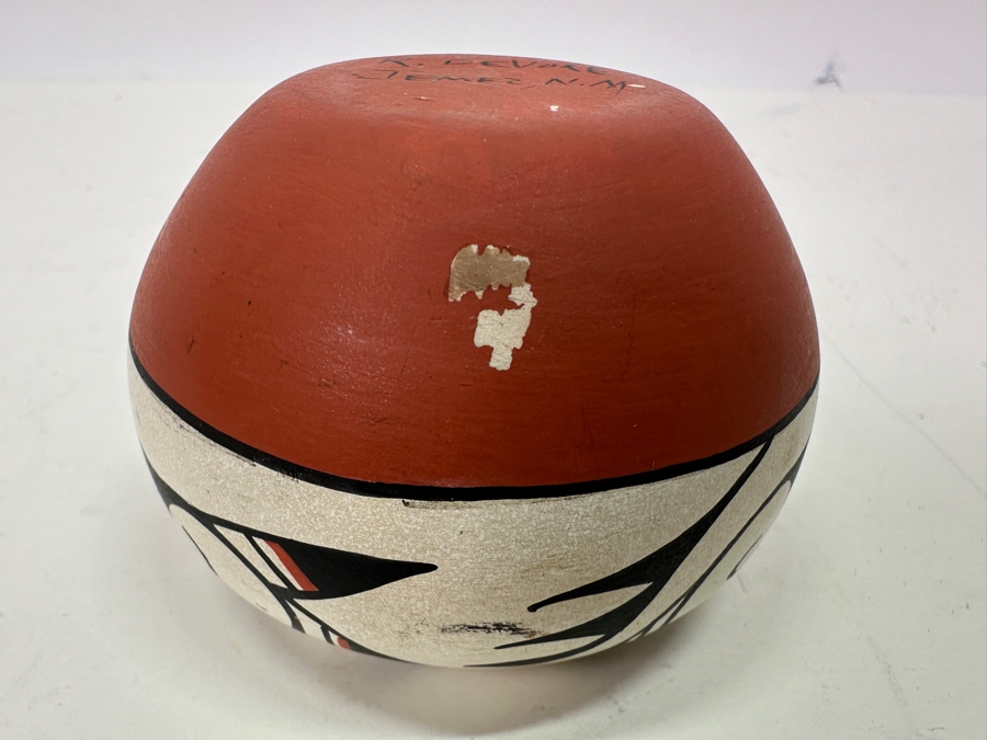 Small Vintage Native American Pot Signed R. Devore Jemez, New Mexico 3'W [Photo 4]