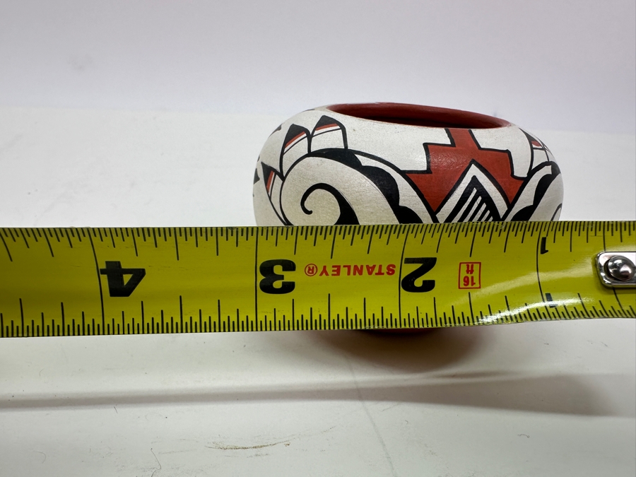 Small Vintage Native American Pot Signed R. Devore Jemez, New Mexico 3'W [Photo 6]