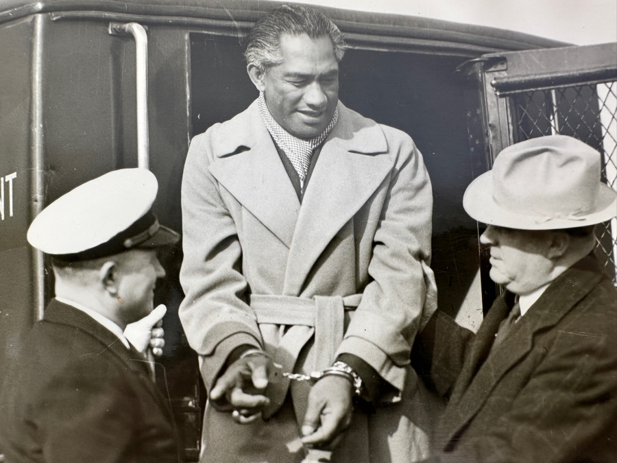 Vintage 1937 Photograph Of Duke P. Kahanamoku (Olympic Swimmer / Famous Hawaiian Surfer) Arrested - Pan American Airways Photo 8' X 10' Phil Stroupe Photography - See Details [Photo 3]