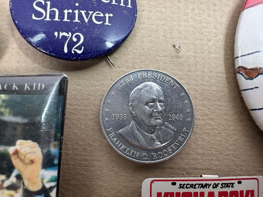 Just Added - Collection Of Vintage Political Presidential Campaign Buttons 15 X 12 [Photo 13]