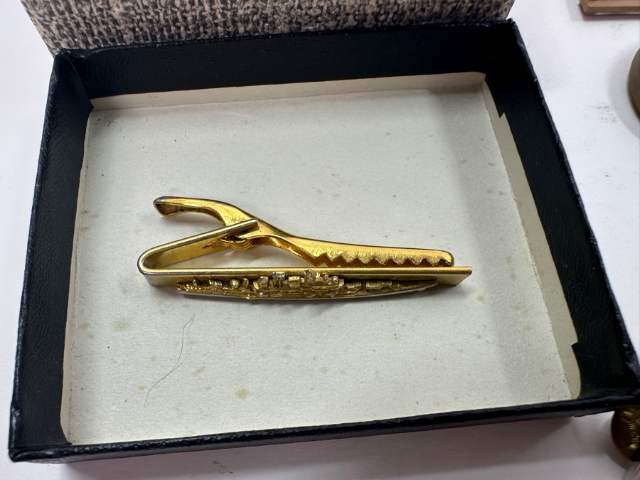 Just Added - Collection Of USN Navy Medals, Buttons, Lighters, Cufflinks - See Photos [Photo 20]