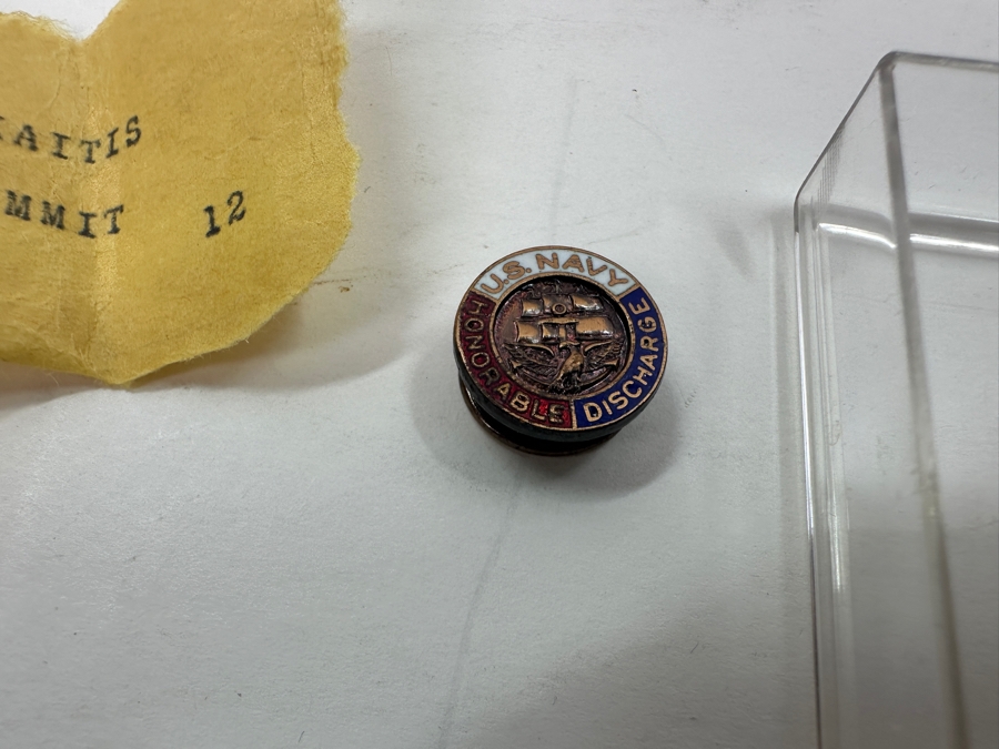 Just Added - Collection Of USN Navy Medals, Buttons, Lighters, Cufflinks - See Photos [Photo 17]