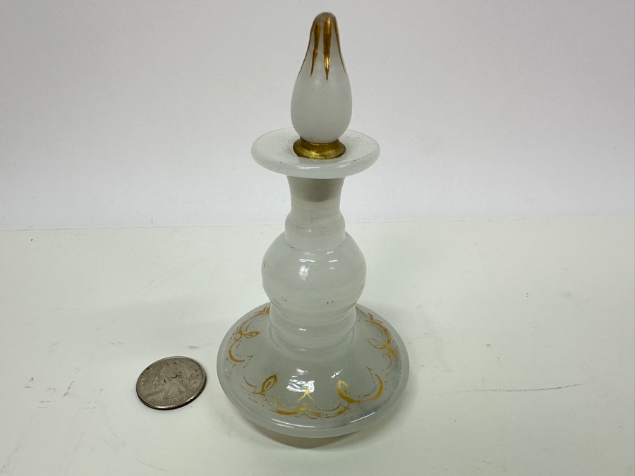 Antique Opaline Glass: White Perfume Bottle With Mismatched Stopper 4.5'H Appraised $45 [Photo 3]