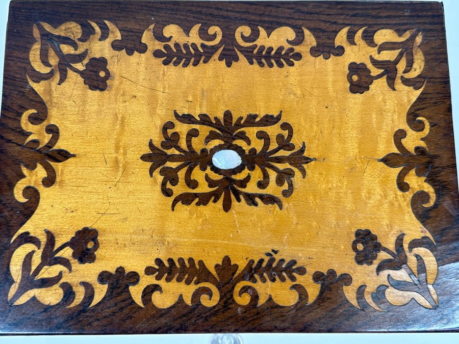 Vintage Exquisite Inlaid Box 10'W X 7.5'D X 4'H [Photo 5]