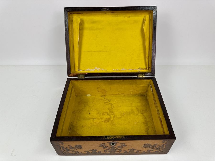 Vintage Exquisite Inlaid Box 10'W X 7.5'D X 4'H [Photo 11]