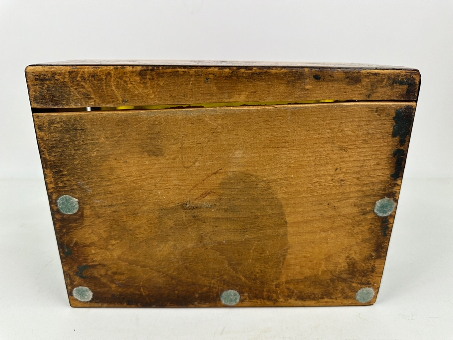 Vintage Exquisite Inlaid Box 10'W X 7.5'D X 4'H [Photo 10]