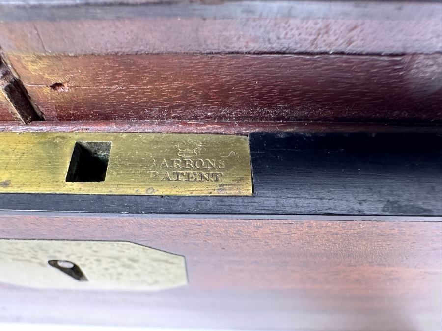 Vintage Mahogany Tea Caddy Box 9'W X 5.5'D X 5.5'H [Photo 10]