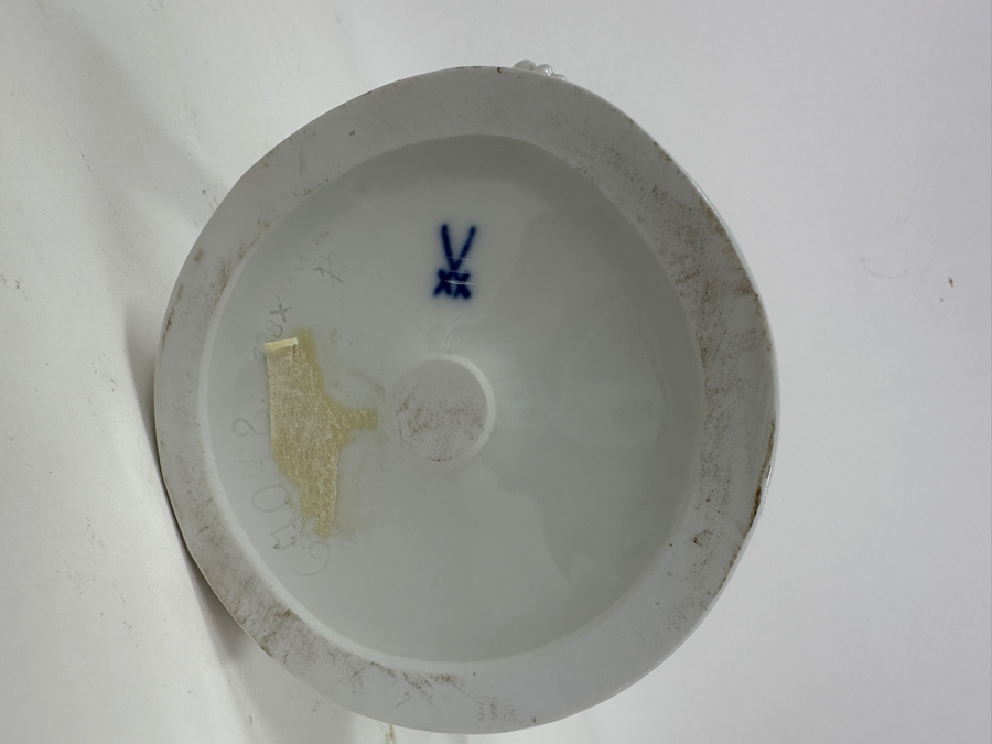 Meissen (Germany) White Porcelain 'Korean Woman' Figurine By Gerhard Bochmann 11.5H Retails $2,060 [Photo 7]