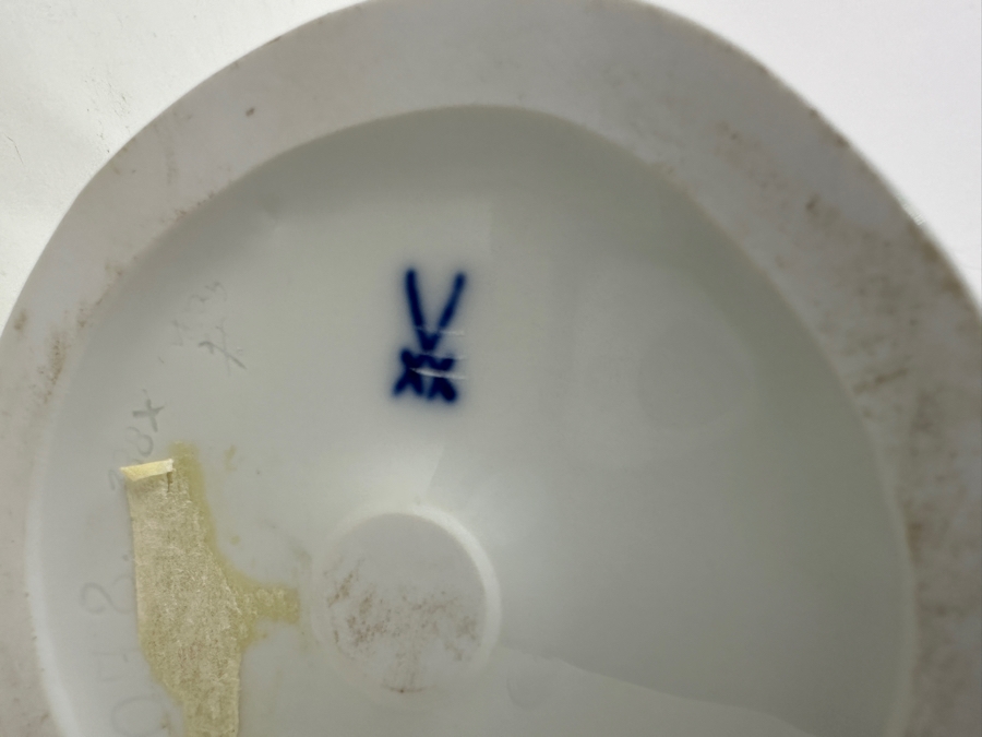 Meissen (Germany) White Porcelain 'Korean Woman' Figurine By Gerhard Bochmann 11.5H Retails $2,060 [Photo 9]