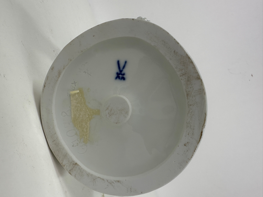 Meissen (Germany) White Porcelain 'Korean Woman' Figurine By Gerhard Bochmann 11.5H Retails $2,060 [Photo 8]