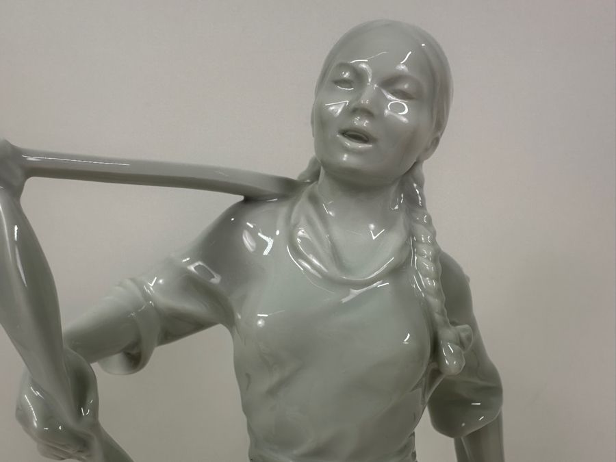 Meissen (Germany) White Porcelain 'Korean Woman' Figurine By Gerhard Bochmann 11.5H Retails $2,060 [Photo 4]