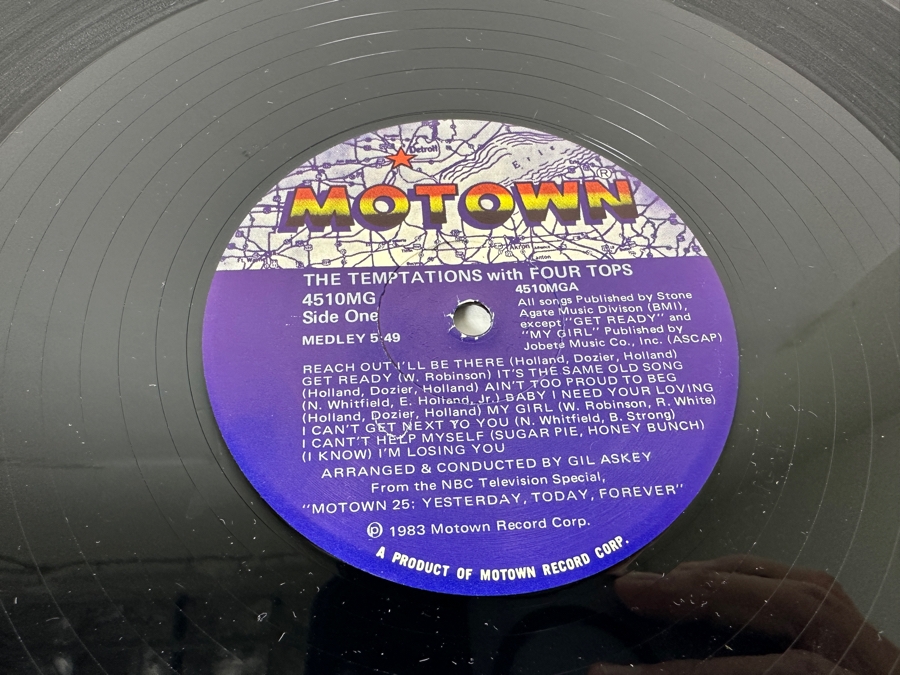 The Temptations with Four Tops Medley / The Jackson 5 Medley - Motown Records 4510MG Vinyl Record 1983 [Photo 4]