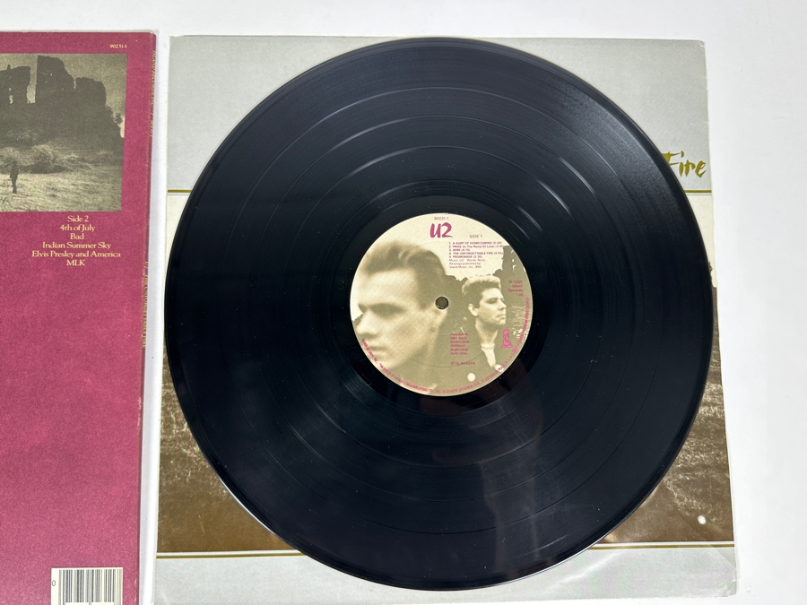U2 - The Unforgettable Fire Island Records 7 90231-1 Vinyl Record [Photo 4]