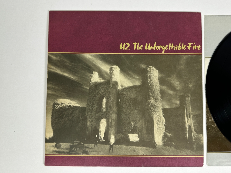 U2 - The Unforgettable Fire Island Records 7 90231-1 Vinyl Record [Photo 2]