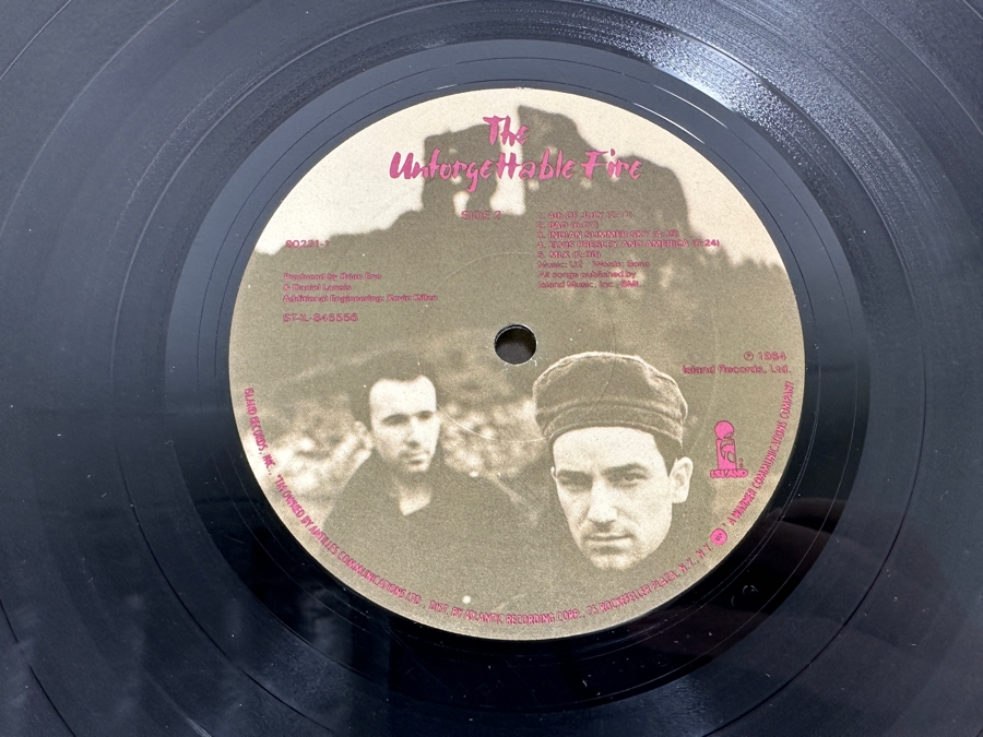 U2 - The Unforgettable Fire Island Records 7 90231-1 Vinyl Record [Photo 7]