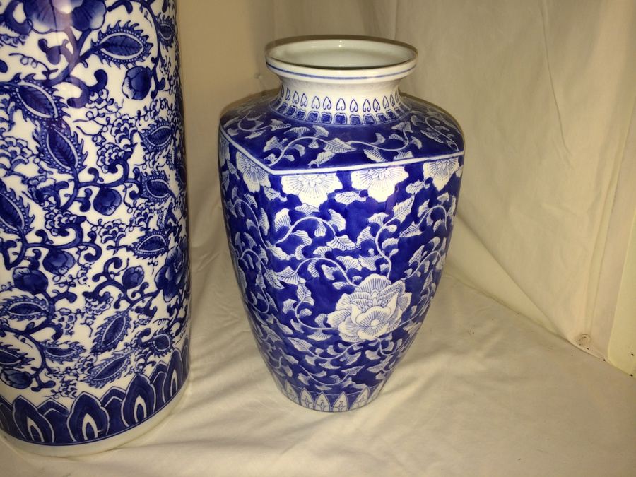 (3) Blue & White Vases [Photo 4]