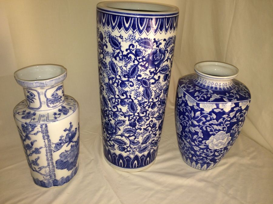 (3) Blue & White Vases [Photo 1]