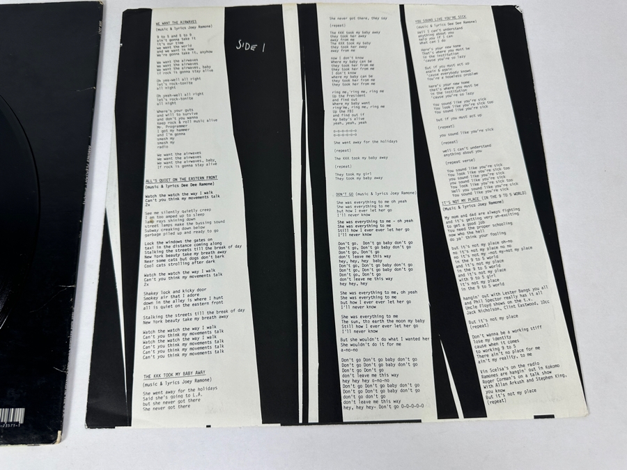 Ramones - Pleasant Dreams SRK 3571 Sire Records Vinyl Record 1981 Promo Copy [Photo 10]