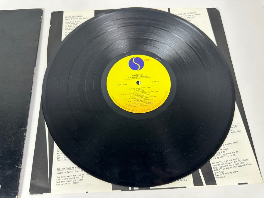 Ramones - Pleasant Dreams SRK 3571 Sire Records Vinyl Record 1981 Promo Copy [Photo 8]
