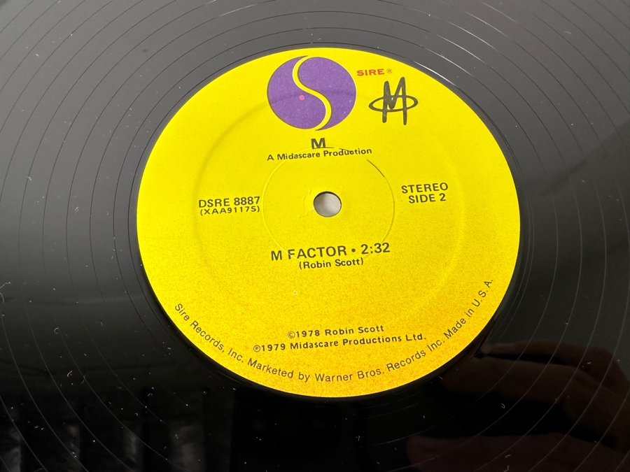 M - Pop Muzik DSRE 8887 Sire Records Vinyl Record 1979 [Photo 7]