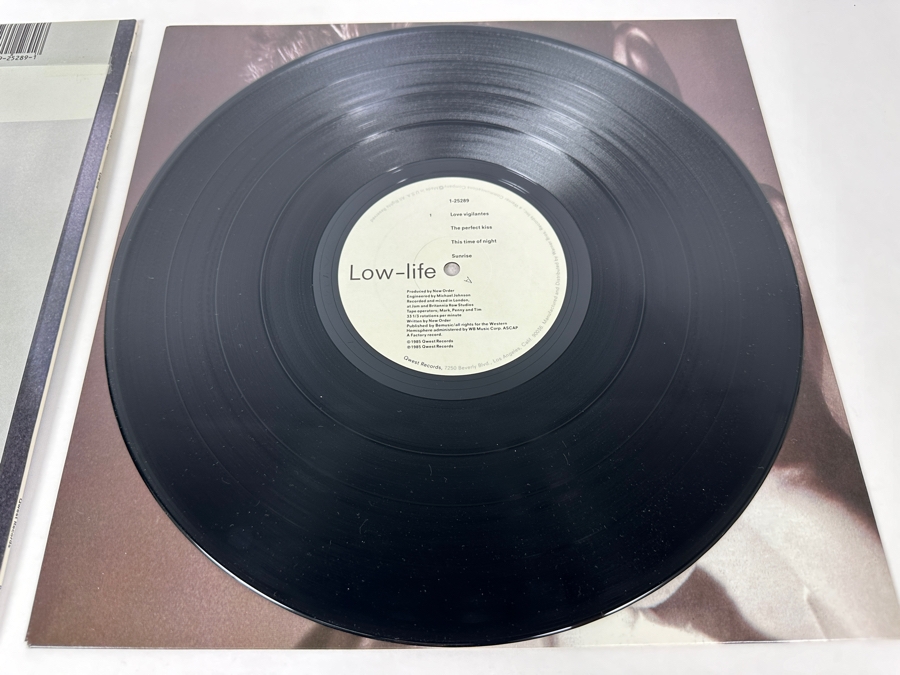 New Order - Low-life 1-25289 Qwest Records Vinyl Record 1985 [Photo 5]