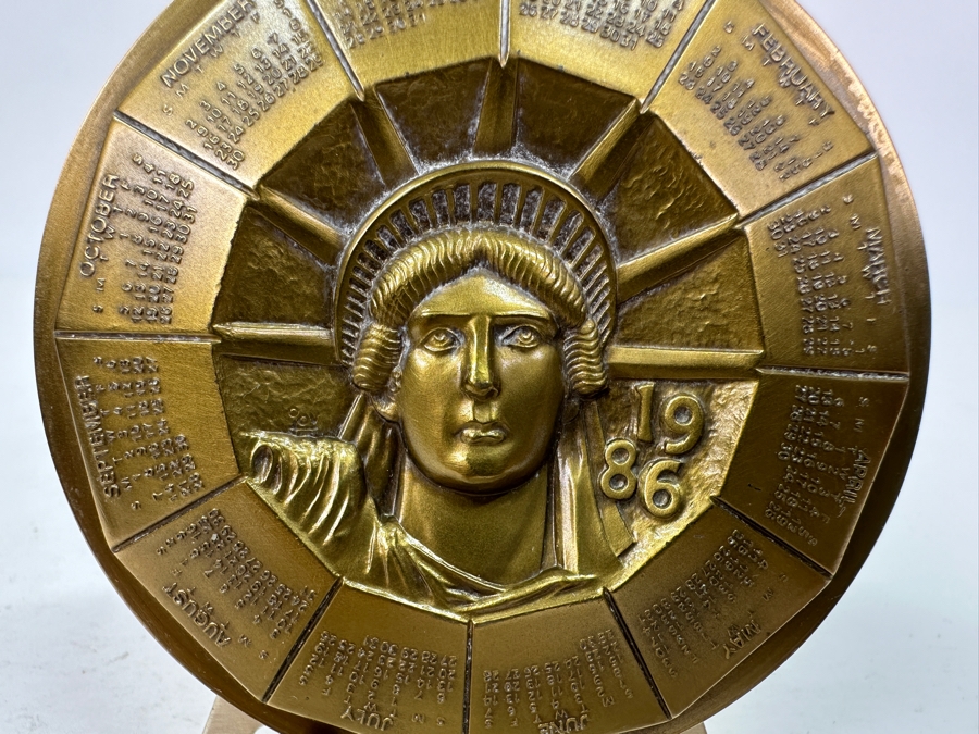 Just Added - Vintage 1985 Medallic Art Co. Bronze Statue Of Liberty Calendar Medallion 3'W [Photo 5]