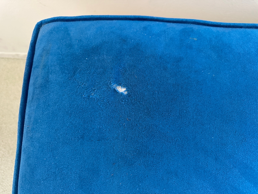 Just Added - Vintage Lane Sweetheart Cedar Chest 50'W X 17'D X 18'H [Photo 4]