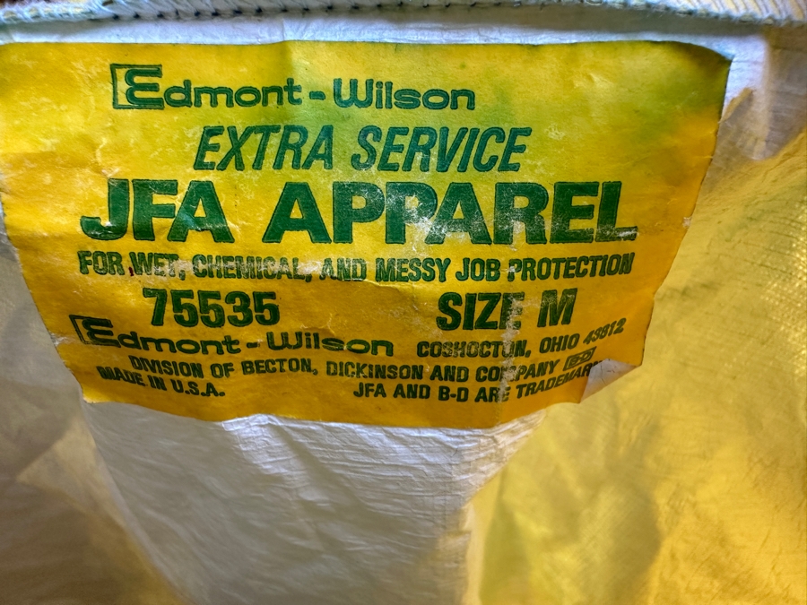 Vintage 1980 DEVO Radiation Suit Size Medium With DEVO Energy Dome Red Hat [Photo 11]