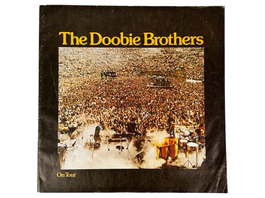 JUST ADDED - Vintage 1976 The Doobie Brothers Official Concert Tour Program 11.5 X 12 [Photo 1]