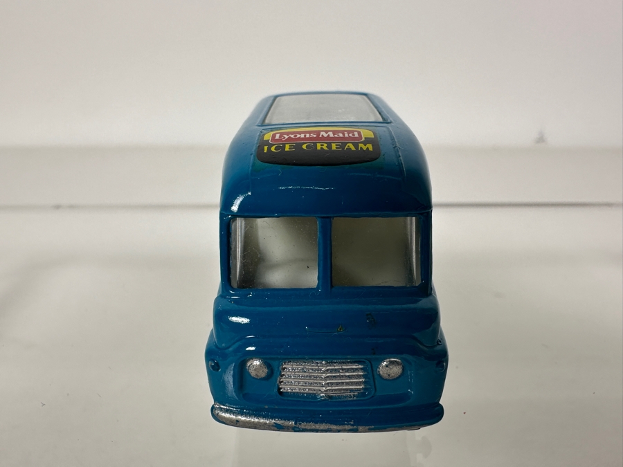Vintage Commer Ice Cream Canteen By Lesney [Photo 4]
