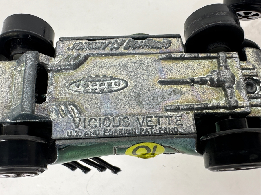 Vintage Pair Of Johnny Lightning Topper Cars: Triple Threat And Vicious Vette [Photo 11]