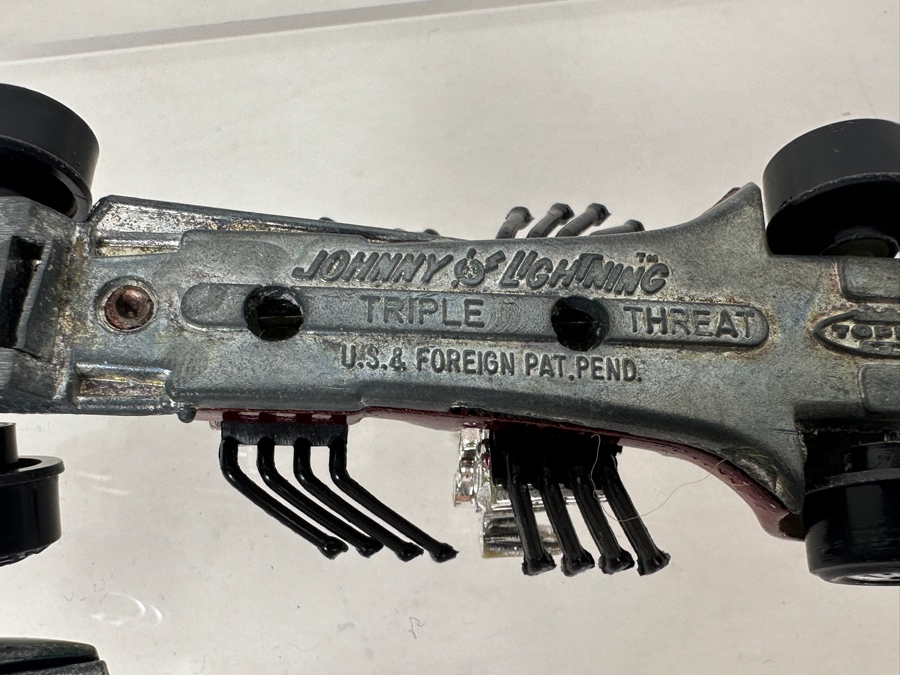 Vintage Pair Of Johnny Lightning Topper Cars: Triple Threat And Vicious Vette [Photo 10]