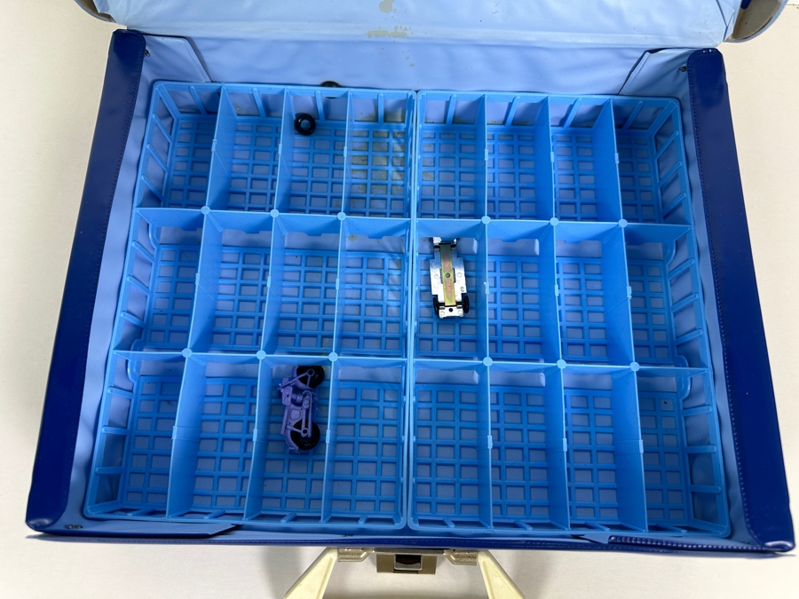 Vintage 1968 Official Matchbox Series Collector's Case 13W X 10H X 3D [Photo 8]