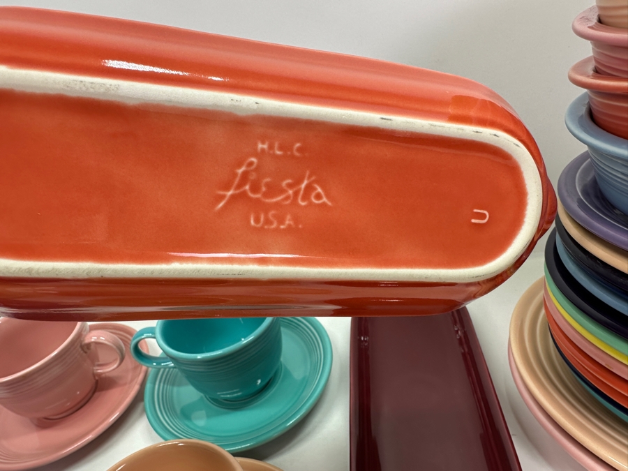Fiesta Fiestaware - Large Set Of Colorful Cups & Saucers, Bowls, Plates And Salt & Pepper Shakers 42 Pieces [Photo 8]