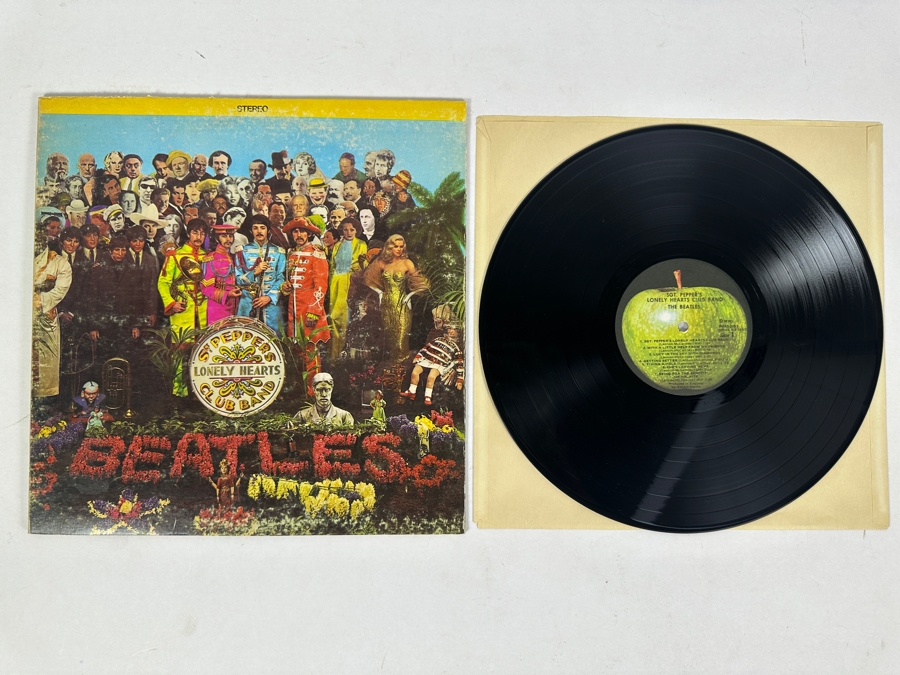 The Beatles - Sgt. Pepper's Lonely Hearts Club Band Capitol Records SMAS-2653 Gatefold Vinyl Record [Photo 1]