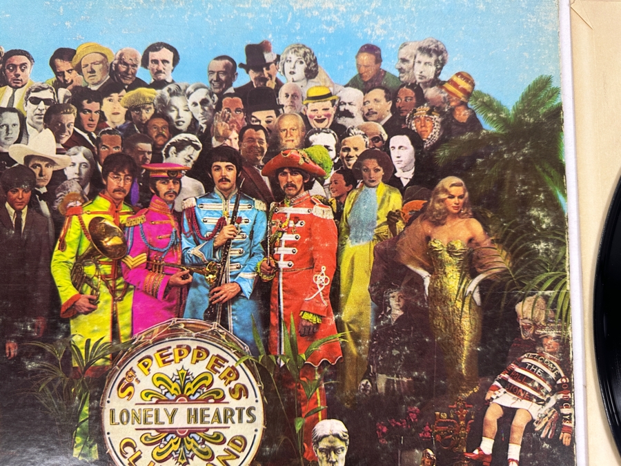 The Beatles - Sgt. Pepper's Lonely Hearts Club Band Capitol Records SMAS-2653 Gatefold Vinyl Record [Photo 4]