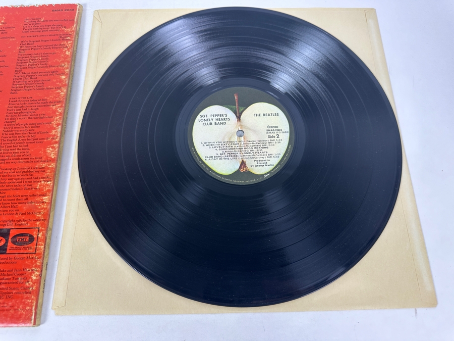 The Beatles - Sgt. Pepper's Lonely Hearts Club Band Capitol Records SMAS-2653 Gatefold Vinyl Record [Photo 9]