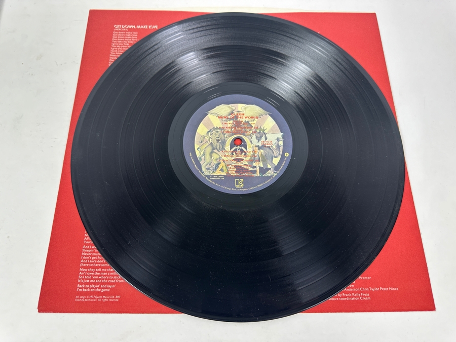 Queen - News Of The World Elektra Records 6E-112 1977 Gatefold Vinyl Record [Photo 9]