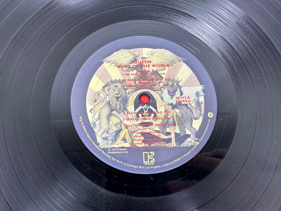 Queen - News Of The World Elektra Records 6E-112 1977 Gatefold Vinyl Record [Photo 10]