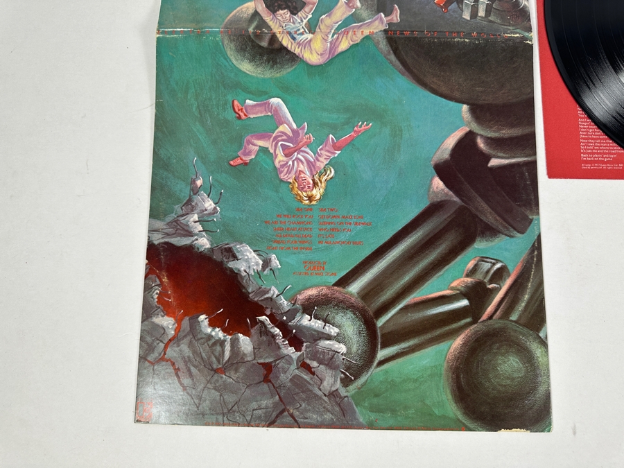 Queen - News Of The World Elektra Records 6E-112 1977 Gatefold Vinyl Record [Photo 4]