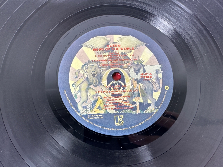 Queen - News Of The World Elektra Records 6E-112 1977 Gatefold Vinyl Record [Photo 12]