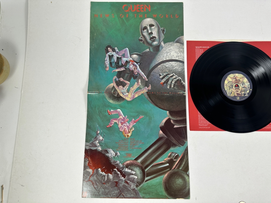 Queen - News Of The World Elektra Records 6E-112 1977 Gatefold Vinyl Record [Photo 3]