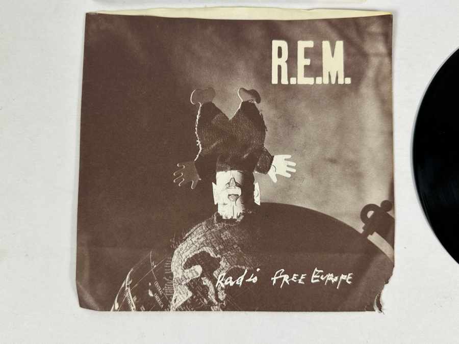 R.E.M. - Don't Go Back To Rockville IR-9931 1984 / Radio Free Europe IR-9916 45 RPM Vinyl Record 1983 [Photo 3]