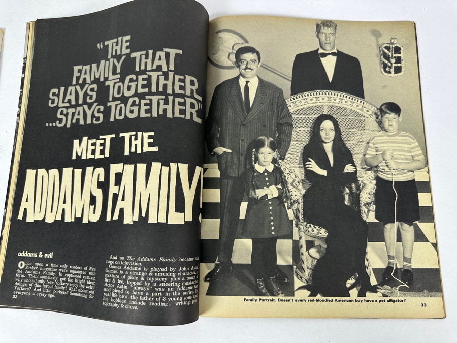 Vintage 1964 Monster World #2 The Munsters Exclusive First Photos And Vintage 1966 Monster World #9 Meet The Addams Family (Warren Magazine Comic Books) [Photo 22]