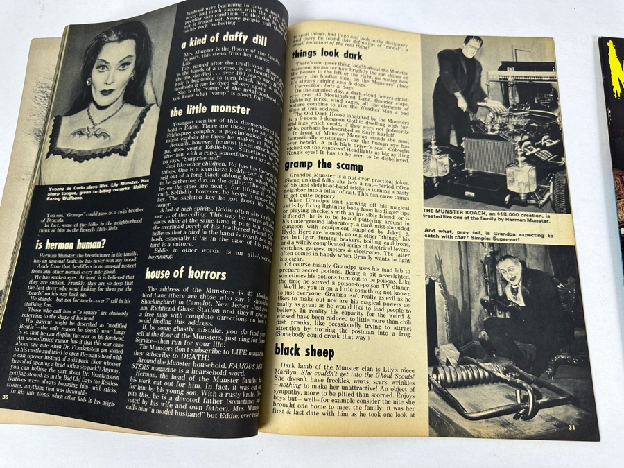 Vintage 1964 Monster World #2 The Munsters Exclusive First Photos And Vintage 1966 Monster World #9 Meet The Addams Family (Warren Magazine Comic Books) [Photo 15]
