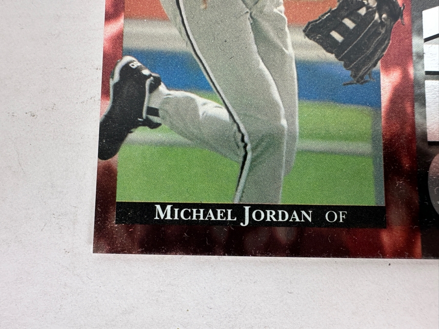 Limited Edition 1995 Upper Deck Oversized Michael Jordan Chicago White Sox Rookie Baseball Card Numbered 41,589 Of 45,000 [Photo 5]
