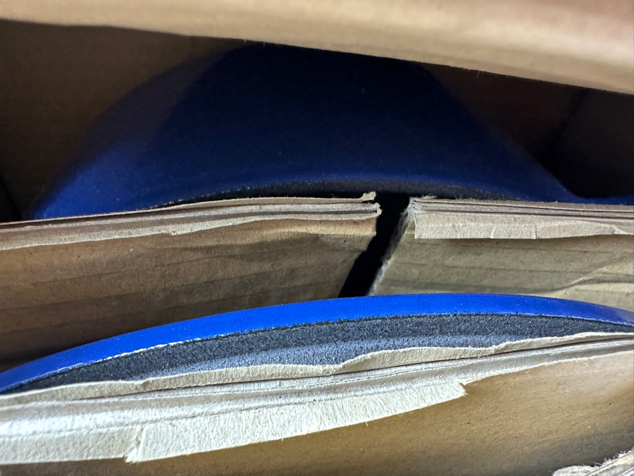 New In Box Le Creuset Enameled Cast Iron Round French Oven 4 1/2 Quart Blue [Photo 4]