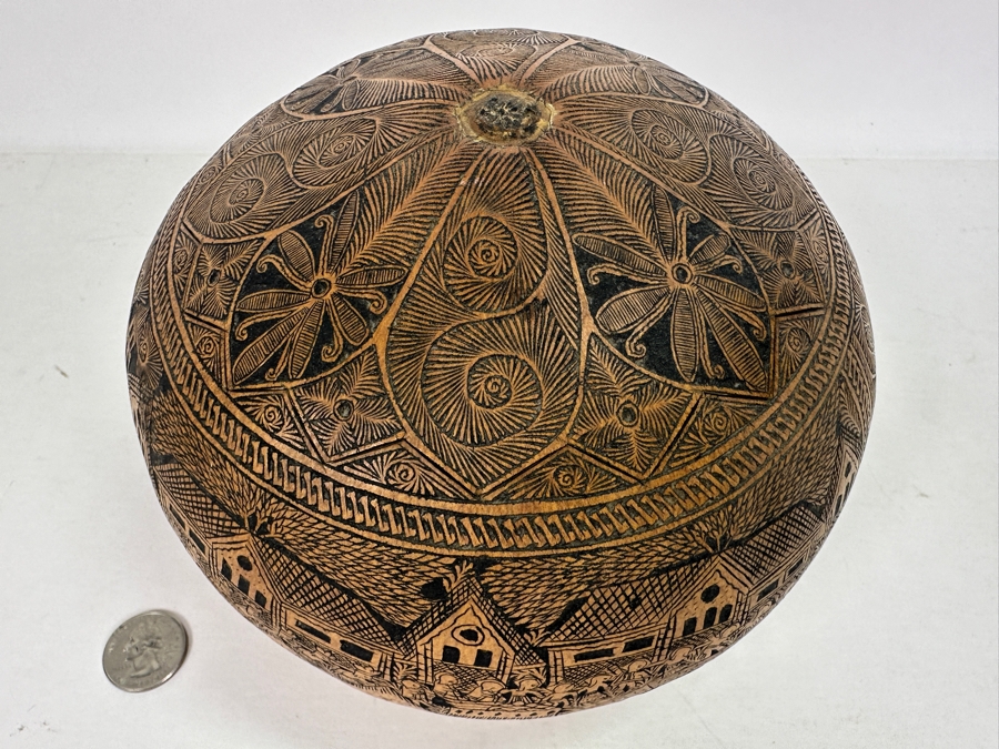 Vintage Intricately Carved Gourd 7W [Photo 2]
