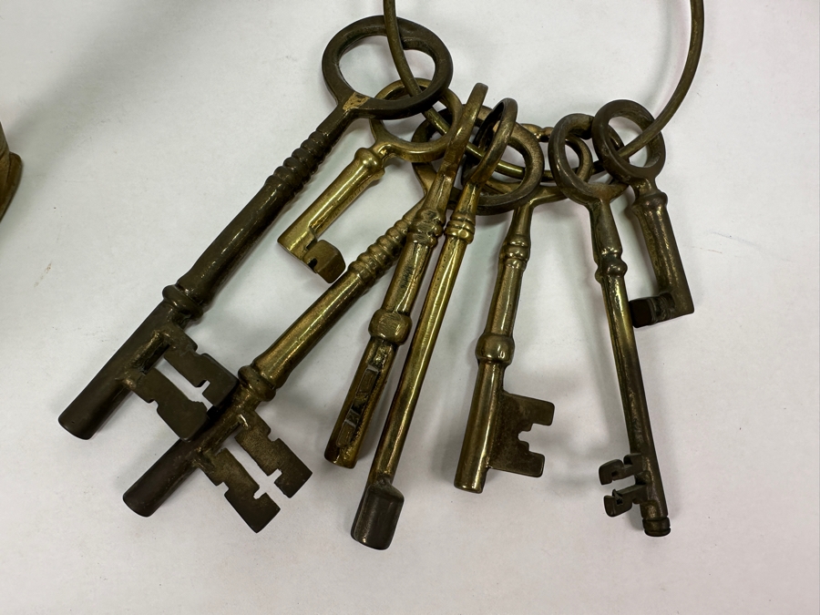 Vintage Brass Decor Lot: Skeleton Keys, Ship's Propeller Candle Holder, Horsehead Coat Hanger, Bell, Ship's Anchor Candle Holder & Candle Holder [Photo 8]