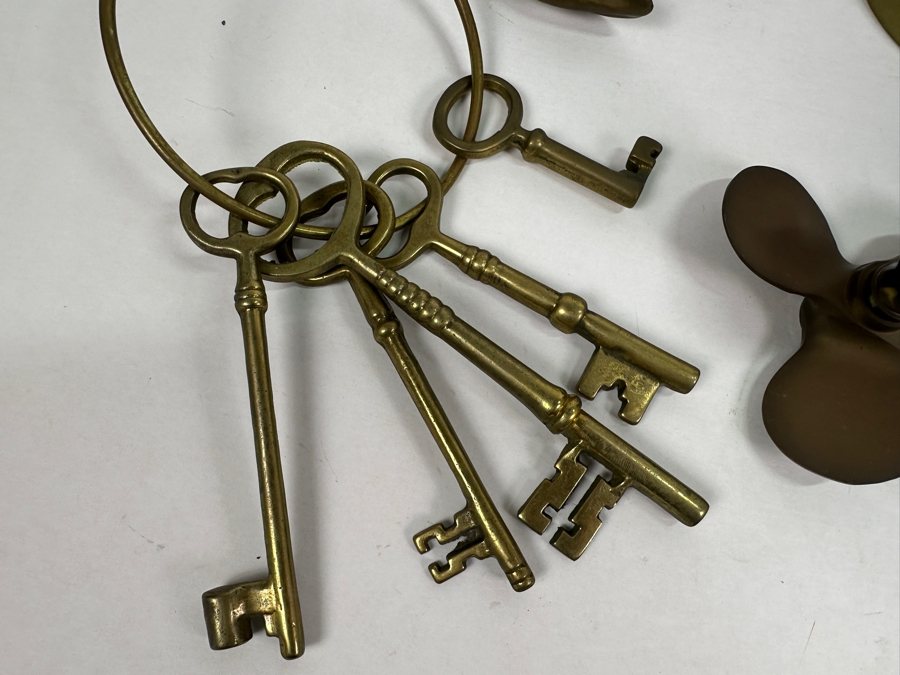Vintage Brass Decor Lot: Skeleton Keys, Ship's Propeller Candle Holder, Horsehead Coat Hanger, Bell, Ship's Anchor Candle Holder & Candle Holder [Photo 9]